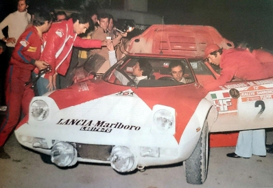 Sandro Munari - Mario Mannucci
16º Rally Sanremo 1974. Lancia Stratos HF (TO L65176). Clasificado 1º.

Del 2 al 5 de Noviembre, Sanremo, Italia.
Superficie: asfalto

El Rally tenia un total de 1805.00 km de los que 408.40 km divididos en 38 tramos eran especieles.

Tomaron la salida 106 equipos, finalizaron 54.@
Palabras clave: Sandro_Munari;Lancia;Stratos;Sanremo;1974;Personajes;Asistencias