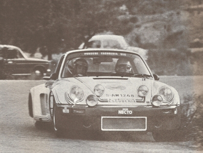 Julio Gargallo (Roter Fogel) - Ignacio Lewin
6º Rally 500 Km Nocturnos de Alicante 1974. Porsche Carrera RS (Gr.4). Clasificado 1º.
11-12 de Mayo. Coef.4. Organizador: Automòvil club de Alicante.
El Rally tenia un total de 487,2 Km de los que 143,6 Km divididos en 15 tramos eran especiales.
Se inscribieron 76 equipos, tomaron la salida 65, clasificados 38.@
Palabras clave: Julio_Gargallo;Porsche;Alicante;1974