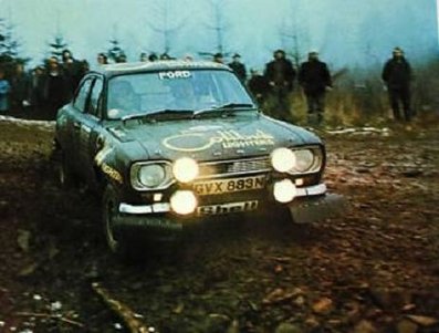 Timo Mäkinen - Henry Liddon
23º Lombard RAC Rally 1974. Ford Escort RS 1600 MKI (GVX 883N). Clasificado 1º.

Del 16 al 20 de Noviembre, York, Yorkshire, Inglaterra.
Superficie: tierra.

El Rally tenia un total de 2218 km con 84 tramos (6 de ellos fueron cancelados SS4 Heaton Park, SS17 Pantperthog, SS31 Dodington, SS44, SS47 Kielder 3 y SS58 Buchanan).

Se inscribieron 197 equipos, tomaron la salida 190, finalizaron 83.@
Palabras clave: Gran_Bretaña;Ford;MKI;1974;RAC_Rally;Inglaterra