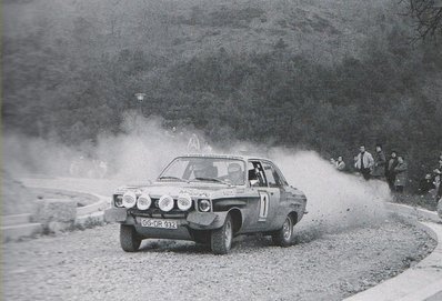 Walter Rohrl - Jochen Berger
8º Rallye Firestone 1974. Opel Ascona 1.9 SR (Gr.2). Clasificado 1º.
29-31 de Marzo. Coef. 7,4. Puntuable para el campeonato de Europa de conductores. Organizador: Real Peña Motorista de Vizcaya.
El Rally tenia un total de 1.542 Km de los que 457 Km divididos en 29 tramos eran especiales.
Se inscribieron 100 equipos, tomaron la salida 81, finalizaron 21.@
Palabras clave: Walter_Rohrl;Firestone;Vizcaya;Opel;Ascona;1974