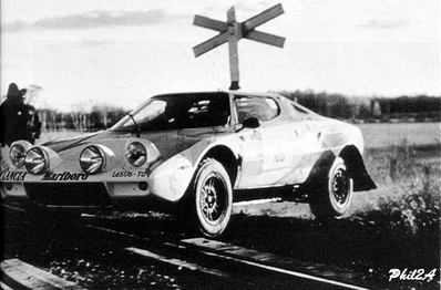 Sandro Munari - Mario Mannucci
2º Rally of the Rideau Lakes 1974. Lancia Stratos HF (TO-L65176). Clasificado 1º.

Del 16 al 20 de Octubre, Smith Falls, Canada.
Superficie: tierra.

El Rally tenia un total de 1577.60 Km de los que 383.64 Km divididos en 40 tramos eran especiales (3 de ellos fueron cancelados SS24 Crosby Lake de 6.18 Km, SS25 Bennett Lake de 6.61 Km y SS26 Silver Lake de 3.64 Km).

Se inscribieron 65 equipos, tomaron la salida 51, finalizaron 19.@
Palabras clave: Sandro_Munari;Lancia;Stratos;Canada;1974