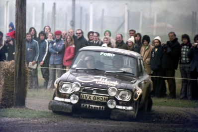 Timo Mäkinen - Henry Liddon
23º Lombard RAC Rally 1974. Ford Escort RS 1600 MKI (GVX 883N). Clasificado 1º.

Del 16 al 20 de Noviembre, York, Yorkshire, Inglaterra.
Superficie: tierra.

El Rally tenia un total de 2218 km con 84 tramos (6 de ellos fueron cancelados SS4 Heaton Park, SS17 Pantperthog, SS31 Dodington, SS44, SS47 Kielder 3 y SS58 Buchanan).

Se inscribieron 197 equipos, tomaron la salida 190, finalizaron 83.@
Palabras clave: Timo_Makinen;Gran_Bretaña;Ford;Escort;MKI;1974;RAC_Rally;MKI;Inglaterra