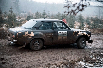 Timo Mäkinen - Henry Liddon
23º Lombard RAC Rally 1974. Ford Escort RS 1600 MKI (GVX 883N). Clasificado 1º.

Del 16 al 20 de Noviembre, York, Yorkshire, Inglaterra.
Superficie: tierra.

El Rally tenia un total de 2218 km con 84 tramos (6 de ellos fueron cancelados SS4 Heaton Park, SS17 Pantperthog, SS31 Dodington, SS44, SS47 Kielder 3 y SS58 Buchanan).

Se inscribieron 197 equipos, tomaron la salida 190, finalizaron 83.@
Palabras clave: Timo_Makinen;Gran_Bretaña;Ford;Escort;MKI;1974;RAC_Rally;Inglaterra
