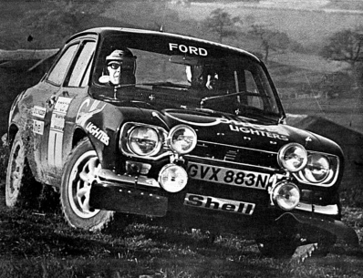 Timo Mäkinen - Henry Liddon
23º Lombard RAC Rally 1974. Ford Escort RS 1600 MKI (GVX 883N). Clasificado 1º.

Del 16 al 20 de Noviembre, York, Yorkshire, Inglaterra.
Superficie: tierra.

El Rally tenia un total de 2218 km con 84 tramos (6 de ellos fueron cancelados SS4 Heaton Park, SS17 Pantperthog, SS31 Dodington, SS44, SS47 Kielder 3 y SS58 Buchanan).

Se inscribieron 197 equipos, tomaron la salida 190, finalizaron 83.@
Palabras clave: Timo_Makinen;Gran_Bretaña;Ford;Escort;MKI;1974;RAC_Rally;MKI;Inglaterra