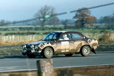 Timo Mäkinen - Henry Liddon
23º Lombard RAC Rally 1974. Ford Escort RS 1600 MKI (GVX 883N). Clasificado 1º.

Del 16 al 20 de Noviembre, York, Yorkshire, Inglaterra.
Superficie: tierra.

El Rally tenia un total de 2218 km con 84 tramos (6 de ellos fueron cancelados SS4 Heaton Park, SS17 Pantperthog, SS31 Dodington, SS44, SS47 Kielder 3 y SS58 Buchanan).

Se inscribieron 197 equipos, tomaron la salida 190, finalizaron 83.@
Palabras clave: Timo_Makinen;Gran_Bretaña;Ford;Escort;MKI;1974;RAC_Rally;MKI;Inglaterra
