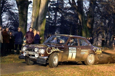 Timo Mäkinen - Henry Liddon
23º Lombard RAC Rally 1974. Ford Escort RS 1600 MKI (GVX 883N). Clasificado 1º.

Del 16 al 20 de Noviembre, York, Yorkshire, Inglaterra.
Superficie: tierra.

El Rally tenia un total de 2218 km con 84 tramos (6 de ellos fueron cancelados SS4 Heaton Park, SS17 Pantperthog, SS31 Dodington, SS44, SS47 Kielder 3 y SS58 Buchanan).

Se inscribieron 197 equipos, tomaron la salida 190, finalizaron 83.@
Palabras clave: Timo_Makinen;Gran_Bretaña;Ford;Escort;MKI;1974;RAC_Rally;MKI;Inglaterra