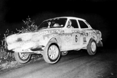 Hannu Mikkola - John Davenport
24º Jyväskylän Suurajot - Rally of the 1000 Lakes 1974. Ford Escort RS1600 MKI (XPU 220 L). Clasificado 1º.

Del 2 al 4 de Agosto, Jyväskylä.
Superficie: tierra.

El Rally tenia un total de 1260.00 km de los que 363.80 km divididos en 36 tramos eran especiales (2 de ellas fueron canceladas SS7 Vaarinmaja de 7 Km y SS22 Mataramaki de 13. 10 Km).

Tomaron la salida 118 equipos, finalizaron 88.@
Palabras clave: ;John_Davenport;Ford;Escort;MKI;Finlandia;1974