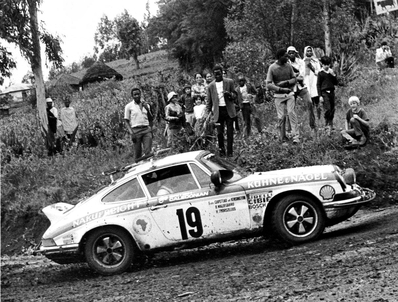Björn Waldegard - Hans Thorszelius
22º East African Safari 1974. Porsche 911 Carrera RS (S-AR 7910). CLasificado 2º.
Chipsteads of Kensington

De 11 al 15 de Abril, Nairobi, Kenya, Africa.
Superficie: tierra.

El Rally tenia un total de 5557.00 km, desconocemos cuantos controles horarios habían.

Tomaron la salida 99 equipos, finalizaron 16.@
Palabras clave: Porsche;Carrera;Safari;1974