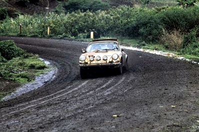Björn Waldegard - Hans Thorszelius
22º East African Safari 1974. Porsche 911 Carrera RS (S-AR 7910). CLasificado 2º.
Chipsteads of Kensington

De 11 al 15 de Abril, Nairobi, Kenya, Africa.
Superficie: tierra.

El Rally tenia un total de 5557.00 km, desconocemos cuantos controles horarios habían.

Tomaron la salida 99 equipos, finalizaron 16.@
Palabras clave: Porsche;Carrera;Safari;1974