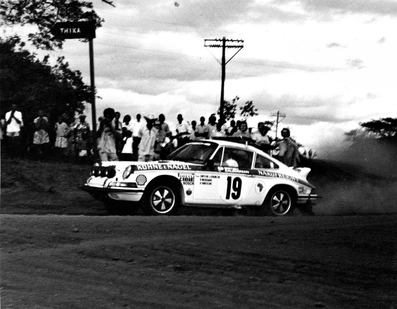 Björn Waldegard - Hans Thorszelius
22º East African Safari 1974. Porsche 911 Carrera RS (S-AR 7910). CLasificado 2º.
Chipsteads of Kensington

De 11 al 15 de Abril, Nairobi, Kenya, Africa.
Superficie: tierra.

El Rally tenia un total de 5557.00 km, desconocemos cuantos controles horarios habían.

Tomaron la salida 99 equipos, finalizaron 16.@
Palabras clave: Porsche;Carrera;Safari;1974