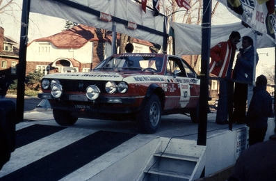 Simo Lampinen - John Davenport
2º Rally of the Rideau Lakes 1974. Lancia Beta Coupé (TO-L06635). Clasificado 2º.

Del 16 al 20 de Octubre, Smith Falls, Canada.
Superficie: tierra.

El Rally tenia un total de 1577.60 Km de los que 383.64 Km divididos en 40 tramos eran especiales (3 de ellos fueron cancelados SS24 Crosby Lake de 6.18 Km, SS25 Bennett Lake de 6.61 Km y SS26 Silver Lake de 3.64 Km).

Se inscribieron 65 equipos, tomaron la salida 51, finalizaron 19.@
Palabras clave: Simo_Lampinen;John_Davenport;Lancia;Beta;Canada;1974