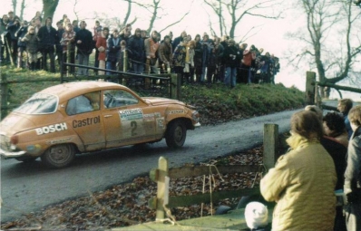 Stig Blomqvist - Hans Sylvan
23º Lombard RAC Rally 1974. Saab 96 V4 (ETK 909). Clasificado 2º.

Del 16 al 20 de Noviembre, York, Yorkshire, Inglaterra.
Superficie: tierra.

El Rally tenia un total de 2218 km con 84 tramos (6 de ellos fueron cancelados SS4 Heaton Park, SS17 Pantperthog, SS31 Dodington, SS44, SS47 Kielder 3 y SS58 Buchanan).

Se inscribieron 197 equipos, tomaron la salida 190, finalizaron 83.@
Palabras clave: Stig_Blomqvist;Hans_Sylvan;Saab;Gran_Bretaña;V4;1974;RAC_Rally;Inglaterra
