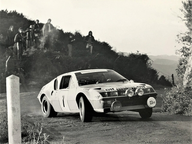Jean-Luc Thérier - Michel Vial
18º Tour de Corse 1974. Alpine-Renault A310 1800 (4220 HV 76). Clasificado 3º.

Del 30 de Noviembre al 1 de Diciembre, Bastia, Córcega, Francia.
Superficie: asfalto.

El Rally tenia un total de 1292 km, de los que 374.90 km divididos en 14 tramos eran especiales.

Tomaron la salida 102 equipos, finalizaron 24.

© D.P.P.I.
@
Palabras clave: ;Renault;Alpine;Corcega;1974;Corse