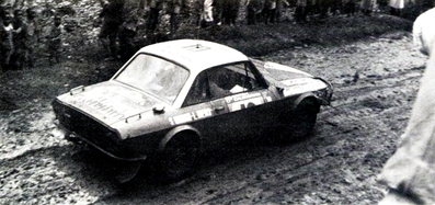 Sandro Munari - Lofty Drews
22º East African Safari 1974. Lancia Fulvia 1.6 Coupé HF (TO K87878). Clasificado 3º.

De 11 al 15 de Abril, Nairobi, Kenya, Africa.
Superficie: tierra.

El Rally tenia un total de 5557.00 km, desconocemos cuantos controles horarios habían.

Tomaron la salida 99 equipos, finalizaron 16.@
Palabras clave: Sandro_Munari;Lancia;Fulvia;Safari;1974
