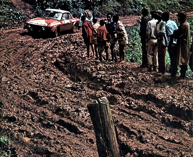 Sandro Munari - Lofty Drews
22º East African Safari 1974. Lancia Fulvia 1.6 Coupé HF. Clasificado 3º.
El Rally tenia un total de 5200 km, desconocemos cuantos controles horarios habà­an.
Tomaron la salida 99 participantes, finalizaron 16.
Palabras clave: Sandro_Munari;Lancia;Fulvia;Safari;1974