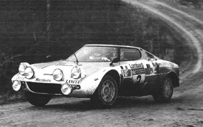Sandro Munari - Piero Sodano
23º Lombard RAC Rally 1974. Lancia Stratos HF (TO L52901). Clasificado 3º.

Del 16 al 20 de Noviembre, York, Yorkshire, Inglaterra.
Superficie: tierra.

El Rally tenia un total de 2218 km con 84 tramos (6 de ellos fueron cancelados SS4 Heaton Park, SS17 Pantperthog, SS31 Dodington, SS44, SS47 Kielder 3 y SS58 Buchanan).

Se inscribieron 197 equipos, tomaron la salida 190, finalizaron 83.@
Palabras clave: Sandro_Munari;Piero_Sodano;Lancia;Stratos;Gran_Bretaña;1974;RAC_Rally;Inglaterra