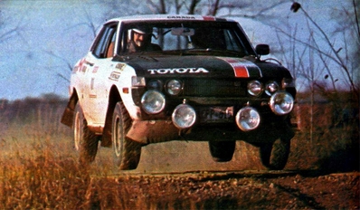 Walter Boyce - Stuart Gray
2º Rally of the Rideau Lakes 1974. Toyota Celica 1600 (EPP 615). Clasificado 3º.

Del 16 al 20 de Octubre, Smith Falls, Canada.
Superficie: tierra.

El Rally tenia un total de 1577.60 Km de los que 383.64 Km divididos en 40 tramos eran especiales (3 de ellos fueron cancelados SS24 Crosby Lake de 6.18 Km, SS25 Bennett Lake de 6.61 Km y SS26 Silver Lake de 3.64 Km).

Se inscribieron 65 equipos, tomaron la salida 51, finalizaron 19.@
Palabras clave: Toyota;Celica;Canada;1974