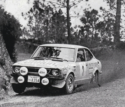 Ove Andersson - Arne Hertz
8º TAP Rallye de Portugal 1974. Toyota Corolla Levin TE27 (ACM55RA8354). Clasificado 4º.

Del 20 al 23 de Marzo, Estoril, Portugal.
Superficie: asfalto - tierra.

El Rally tenia un total de 2057.00 km de los que 455.00 km divididos en 32 tramos eran especiales.

Se inscribieron 126 equipos, tomaron la salida 120, finalizaron 36.@
Palabras clave: Ove_Andersson;Toyota;Corolla;Portugal;1974