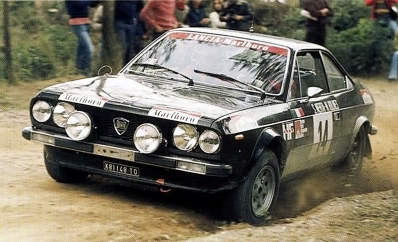 Shekhar Mehta - Martin Holmes
16º Rally Sanremo 1974. Lancia Beta Coupé 1800 (TO X81148). Clasificado 4º.

Del 2 al 5 de Noviembre, Sanremo, Italia.
Superficie: asfalto

El Rally tenia un total de 1805.00 km de los que 408.40 km divididos en 38 tramos eran especieles.

Tomaron la salida 106 equipos, finalizaron 54.@
Palabras clave: Shekhar_Mehta;Lancia;Beta;Coupe;Sanremo;1974