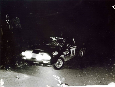 Shekhar Mehta - Martin Holmes
16º Rally Sanremo 1974. Lancia Beta Coupé 1800 (TO X81148). Clasificado 4º.

Del 2 al 5 de Noviembre, Sanremo, Italia.
Superficie: asfalto

El Rally tenia un total de 1805.00 km de los que 408.40 km divididos en 38 tramos eran especieles.

Tomaron la salida 106 equipos, finalizaron 54.@
Palabras clave: Shekhar_Mehta;Lancia;Beta;Coupe;Sanremo;1974