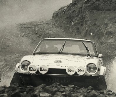 Jean-Claude Bertrand - Marie-Christine Palacio
17º Rallye du Maroc 1974. Datsun 240Z (N 5318 CT 8). Clasificado 6º.

Del 15 al 19 de Mayo, Rabat, Marrakech, Casablanca, Marruecos.
Superficie: tierra - asfalto.

El Rallye constaba de 1445.00 km cronometrados divididos en 11 tramos.

Kilómetros de cada uno de los tramos:
SS1 El Khatouat de 95.00 km
SS2 Col du Zeggota de 30.00 km
SS3 Bab Berred de 40.00 km
SS4 Souk El Had de 30.00 km
SS5 Missour de 175.00 km
SS6 Rich de 250.00 km
SS7 Tizi N´Test de 90.00 km
SS8 Foum ZG ID de 200.00 km
SS9 Tazenabkt de 90.00 km
SS10 Tanksikbt - Rissani de 240.00 km
SS11 Rich - Tizi N´Isly de 205.00 km

Tomaron la salida 64 equipos, finalizaron 16.

© D.P.P.I.
@
Palabras clave: Datsun;Marruecos;Maroc;1974