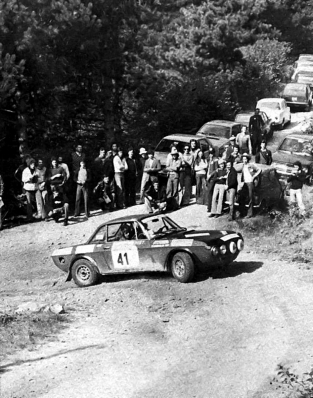 Mido Morielli - Carlo Zamunaro
16º Rally Sanremo 1974. Lancia Fulvia 1.6 Coupé HF. Clasificado 6º.

Del 2 al 5 de Noviembre, Sanremo, Italia.
Superficie: asfalto

El Rally tenia un total de 1805.00 km de los que 408.40 km divididos en 38 tramos eran especieles.

Tomaron la salida 106 equipos, finalizaron 54.@
Palabras clave: Lancia;Fulvia;Sanremo;1974