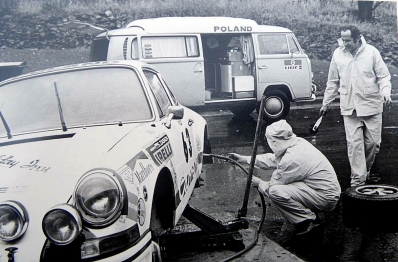 Sobieslaw Zasada - Jerzy Dobrzanski
26º Press-on-Regardless Rally 1974. Porsche 911 Carrera RS (857 Z-9684). Clasificado 7º.

Del 30 de Octubre al 3 de Noviembre, Marquette, Michigan, EE.UU.
Superficie: tierra.

El Rally tenia un total de 997.54 Km de los que 464.55 Km divididos en 51 tramos eran de especiales (254.08 km fueron cancelados, un total de 16 tramos).

Se inscribieron 68 equipos, tomaron la salida 64, finalizaron 29.@
Palabras clave: Porsche;USA;1974