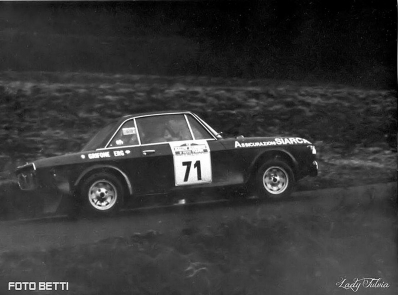 Renzo Magnani - Rudy
16º Rally Sanremo 1974. Lancia Fulvia 1.6 Coupé HF. Clasificado 7º.

Del 2 al 5 de Noviembre, Sanremo, Italia.
Superficie: asfalto

El Rally tenia un total de 1805.00 km de los que 408.40 km divididos en 38 tramos eran especieles.

Tomaron la salida 106 equipos, finalizaron 54.@
Palabras clave: Lancia;Fulvia;Sanremo;1974