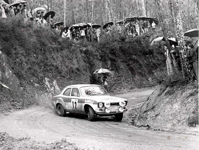 Chris Sclater - Neil Wilson
8º TAP Rallye de Portugal 1974. Ford Escort RS 1600 MKI (CS 192). Clasificado 9º.

Del 20 al 23 de Marzo, Estoril, Portugal.
Superficie: asfalto - tierra.

El Rally tenia un total de 2057.00 km de los que 455.00 km divididos en 32 tramos eran especiales.

Se inscribieron 126 equipos, tomaron la salida 120, finalizaron 36.@

Palabras clave: ;Ford;Escort;MKI;RS1600;MKI;Portugal;1974