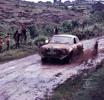 Vic Preston, Jr - Roger Barnard
22º East African Safari 1974. Ford Escort RS 1600 MKI. Clasificado 9º.

De 11 al 15 de Abril, Nairobi, Kenya, Africa.
Superficie: tierra.

El Rally tenia un total de 5557.00 km, desconocemos cuantos controles horarios habían.

Tomaron la salida 99 equipos, finalizaron 16.@
Palabras clave: Vic_Preston;Safari;Ford;Escort;MKI;1974