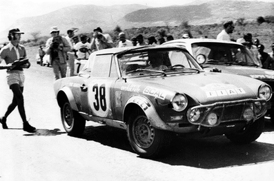 Robin Ulyate -  Ivan Smith
22º East African Safari 1974. Fiat 124 Abarth Rallye (TO H47496). Clasificado 10º.

De 11 al 15 de Abril, Nairobi, Kenya, Africa.
Superficie: tierra.

El Rally tenia un total de 5557.00 km, desconocemos cuantos controles horarios habían.

Tomaron la salida 99 equipos, finalizaron 16.@
Palabras clave: Fiat;Abarth;Spider;Safari;1974