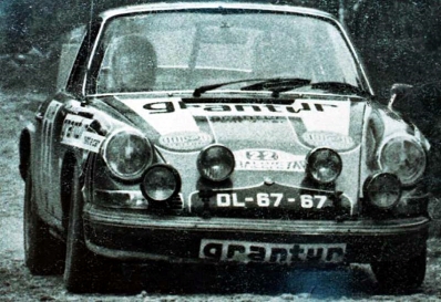 Américo da Silva Nunes - Antonio Morais
8º TAP Rallye de Portugal 1974. Porsche 911 S 2.4 (DL-67-67). Clasificado 12º.

Del 20 al 23 de Marzo, Estoril, Portugal.
Superficie: asfalto - tierra.

El Rally tenia un total de 2057.00 km de los que 455.00 km divididos en 32 tramos eran especiales.

Se inscribieron 126 equipos, tomaron la salida 120, finalizaron 36.@
Palabras clave: Porsche;Portugal;1974