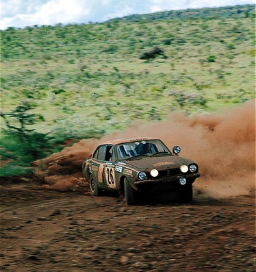 Davinder Singh - Ken Taylor
22º East African Safari 1974. Mitsubishi Colt Lancer (KPU 81). Clasificado 12º.

De 11 al 15 de Abril, Nairobi, Kenya, Africa.
Superficie: tierra.

El Rally tenia un total de 5557.00 km, desconocemos cuantos controles horarios habían.

Tomaron la salida 99 equipos, finalizaron 16.@
Palabras clave: ;Mitsubishi;Galant;Safari;1974