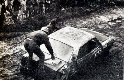 Davinder Singh - Ken Taylor
22º East African Safari 1974. Mitsubishi Colt Lancer (KPU 81). Clasificado 12º.

De 11 al 15 de Abril, Nairobi, Kenya, Africa.
Superficie: tierra.

El Rally tenia un total de 5557.00 km, desconocemos cuantos controles horarios habían.

Tomaron la salida 99 equipos, finalizaron 16.@
Palabras clave: ;Mitsubishi;Galant;Safari;1974