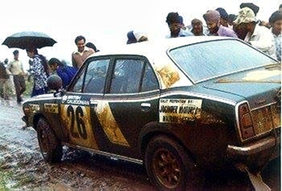Davinder Singh - Ken Taylor
22º East African Safari 1974. Mitsubishi Colt Lancer (KPU 81). Clasificado 12º.

De 11 al 15 de Abril, Nairobi, Kenya, Africa.
Superficie: tierra.

El Rally tenia un total de 5557.00 km, desconocemos cuantos controles horarios habían.

Tomaron la salida 99 equipos, finalizaron 16.@
Palabras clave: ;Mitsubishi;Galant;Safari;1974