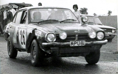 Davinder Singh - Ken Taylor
22º East African Safari 1974. Mitsubishi Colt Lancer (KPU 81). Clasificado 12º.

De 11 al 15 de Abril, Nairobi, Kenya, Africa.
Superficie: tierra.

El Rally tenia un total de 5557.00 km, desconocemos cuantos controles horarios habían.

Tomaron la salida 99 equipos, finalizaron 16.@
Palabras clave: ;Mitsubishi;Galant;Safari;1974