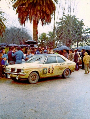 William (Will) Sparrow - Barry Hughes
8º TAP Rallye de Portugal 1974. Chrysler Avenger GT 1750 (2 CWT). Clasificado 18º.

Del 20 al 23 de Marzo, Estoril, Portugal.
Superficie: asfalto - tierra.

El Rally tenia un total de 2057.00 km de los que 455.00 km divididos en 32 tramos eran especiales.

Se inscribieron 126 equipos, tomaron la salida 120, finalizaron 36.@
Palabras clave: Chrysler;Avenger;Portugal;1974