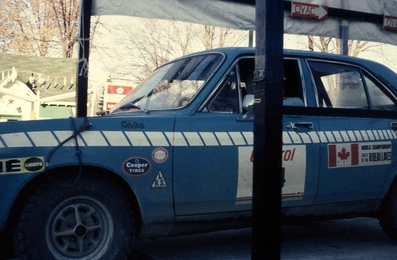 Bent Pahl - Bob Newland
2º Rally of the Rideau Lakes 1974. Plymouth Criket. Clasificado 19º.

Del 16 al 20 de Octubre, Smith Falls, Canada.
Superficie: tierra.

El Rally tenia un total de 1577.60 Km de los que 383.64 Km divididos en 40 tramos eran especiales (3 de ellos fueron cancelados SS24 Crosby Lake de 6.18 Km, SS25 Bennett Lake de 6.61 Km y SS26 Silver Lake de 3.64 Km).

Se inscribieron 65 equipos, tomaron la salida 51, finalizaron 19.@
Palabras clave: Plymouth;Criket;Canada;1974