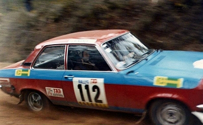 Antonio Cunha Lino - S. Mendonca
8º TAP Rallye de Portugal 1974. Opel Ascona 1904 SR. Clasificado 24º.

Del 20 al 23 de Marzo, Estoril, Portugal.
Superficie: asfalto - tierra.

El Rally tenia un total de 2057.00 km de los que 455.00 km divididos en 32 tramos eran especiales.

Se inscribieron 126 equipos, tomaron la salida 120, finalizaron 36.@
Palabras clave: Opel;Ascona;Portugal;1974