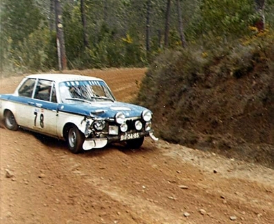 Manuel Coentro - P. Martins
8º TAP Rallye de Portugal 1974. BMW 2002 Tii (BC-34-85). Clasificado 26º.

Del 20 al 23 de Marzo, Estoril, Portugal.
Superficie: asfalto - tierra.

El Rally tenia un total de 2057.00 km de los que 455.00 km divididos en 32 tramos eran especiales.

Se inscribieron 126 equipos, tomaron la salida 120, finalizaron 36.@
Palabras clave: BMW;Portugal;1974