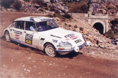 Andre Welinski â€“ Ken Tubman â€“ Jim Reddiex
Rally Londres-Sahara-Múnich 1974, Cintroà«n  DS23, Clasificado 1º. Anecdota: estuvieron retenidos en la frontera de Niger unas 6 horas porque un mes antes cuando pasaron de reconocimiento, prometieron a los guardias que les llevarian Whisky y Tabaco, algo de lo cual se olvidaron, pero los guardias no@
Palabras clave: UDT;Londres;Sahara;Munich;1974;Citroen