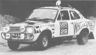 Andrew Cowan â€“ Johnstone Syer â€“ Richard Tilley
Rally Londres-Sahara-Múnich 1974, Ford Escort RS 2000, Clasificado 15º, Anecdocta: El mismo soldo el eje de transmision en Illsi para poder continuar el rally@
Palabras clave: UDT;Londres;Sahara;Munich;1974;Ford