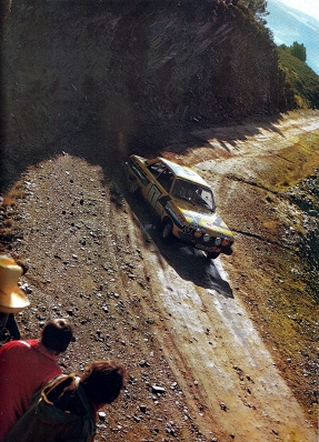 Achim Warmbold - Jean Todt
8º TAP Rallye de Portugal 1974. Opel Ascona 1.9 SR (GG-DR 830). Abandonó por la suspensión trasera en SS13 Manhouce de 24.50 Km.

Del 20 al 23 de Marzo, Estoril, Portugal.
Superficie: asfalto - tierra.

El Rally tenia un total de 2057.00 km de los que 455.00 km divididos en 32 tramos eran especiales.

Se inscribieron 126 equipos, tomaron la salida 120, finalizaron 36.@
Palabras clave: ;Opel;Ascona;Portugal;1974