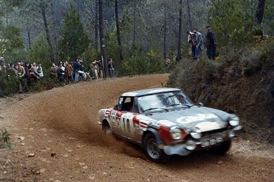 Luis Netto - Jocames
8º TAP Rallye de Portugal 1974. Fiat Abarth 124 Spider. Abandonó, desconocemos el motivo y en que especial.

Del 20 al 23 de Marzo, Estoril, Portugal.
Superficie: asfalto - tierra.

El Rally tenia un total de 2057.00 km de los que 455.00 km divididos en 32 tramos eran especiales.

Se inscribieron 126 equipos, tomaron la salida 120, finalizaron 36.@
Palabras clave: Fiat;Abarth;Spider;Portugal;1974