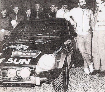 Mario Figueiredo - Carlos Barata
8º TAP Rallye de Portugal 1974. Datsun 240Z. Abandonó, desconocemos el motivo y en que especial.

Del 20 al 23 de Marzo, Estoril, Portugal.
Superficie: asfalto - tierra.

El Rally tenia un total de 2057.00 km de los que 455.00 km divididos en 32 tramos eran especiales.

Se inscribieron 126 equipos, tomaron la salida 120, finalizaron 36.@
Palabras clave: Datsun;Portugal;1974;Personajes