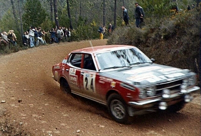 Antonio Carlos Oliveira - Bom de Sousa
8º TAP Rallye de Portugal 1974. Datsun 180B. Abandonó, desconocemos el motivo y en que especial.

Del 20 al 23 de Marzo, Estoril, Portugal.
Superficie: asfalto - tierra.

El Rally tenia un total de 2057.00 km de los que 455.00 km divididos en 32 tramos eran especiales.

Se inscribieron 126 equipos, tomaron la salida 120, finalizaron 36.@
Palabras clave: Datsun;Portugal;1974