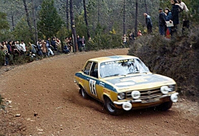 Antonio Martorell - L. Pedreira
8º TAP Rallye de Portugal 1974. Opel Ascona 1904 SR. Abandonó, desconocemos el motivo y en que especial.

Del 20 al 23 de Marzo, Estoril, Portugal.
Superficie: asfalto - tierra.

El Rally tenia un total de 2057.00 km de los que 455.00 km divididos en 32 tramos eran especiales.

Se inscribieron 126 equipos, tomaron la salida 120, finalizaron 36.@
Palabras clave: Opel;Ascona;Portugal;1974