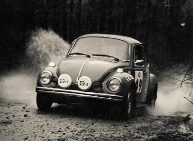 Al Schmit - Ed Rachner
26º Press-on-Regardless Rally 1974. Volkswagen 1303 S. Abandonó, desconocemos el motivo y en que especial.

Del 30 de Octubre al 3 de Noviembre, Marquette, Michigan, EE.UU.
Superficie: tierra.

El Rally tenia un total de 997.54 Km de los que 464.55 Km divididos en 51 tramos eran de especiales (254.08 km fueron cancelados, un total de 16 tramos).

Se inscribieron 68 equipos, tomaron la salida 64, finalizaron 29.@
Palabras clave: Volkswagen;USA;1974