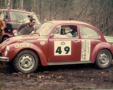 Al Schmit - Ed Rachner
26º Press-on-Regardless Rally 1974. Volkswagen 1303 S. Abandonó, desconocemos el motivo y en que especial.

Del 30 de Octubre al 3 de Noviembre, Marquette, Michigan, EE.UU.
Superficie: tierra.

El Rally tenia un total de 997.54 Km de los que 464.55 Km divididos en 51 tramos eran de especiales (254.08 km fueron cancelados, un total de 16 tramos).

Se inscribieron 68 equipos, tomaron la salida 64, finalizaron 29.@
Palabras clave: Volkswagen;USA;1974