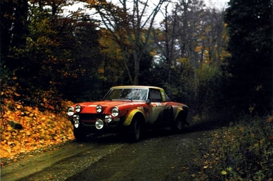 Alcide Paganelli - Domenico (Ninni) Russo
2º Rally of the Rideau Lakes 1974. Fiat 124 Abarth Rallye. Abandonó por la suspensión del coche en SS19 Steenburg Lake de 8 Km.

Del 16 al 20 de Octubre, Smith Falls, Canada.
Superficie: tierra.

El Rally tenia un total de 1577.60 Km de los que 383.64 Km divididos en 40 tramos eran especiales (3 de ellos fueron cancelados SS24 Crosby Lake de 6.18 Km, SS25 Bennett Lake de 6.61 Km y SS26 Silver Lake de 3.64 Km).

Se inscribieron 65 equipos, tomaron la salida 51, finalizaron 19.@
Palabras clave: Fiat;Abarth;Canada;1974